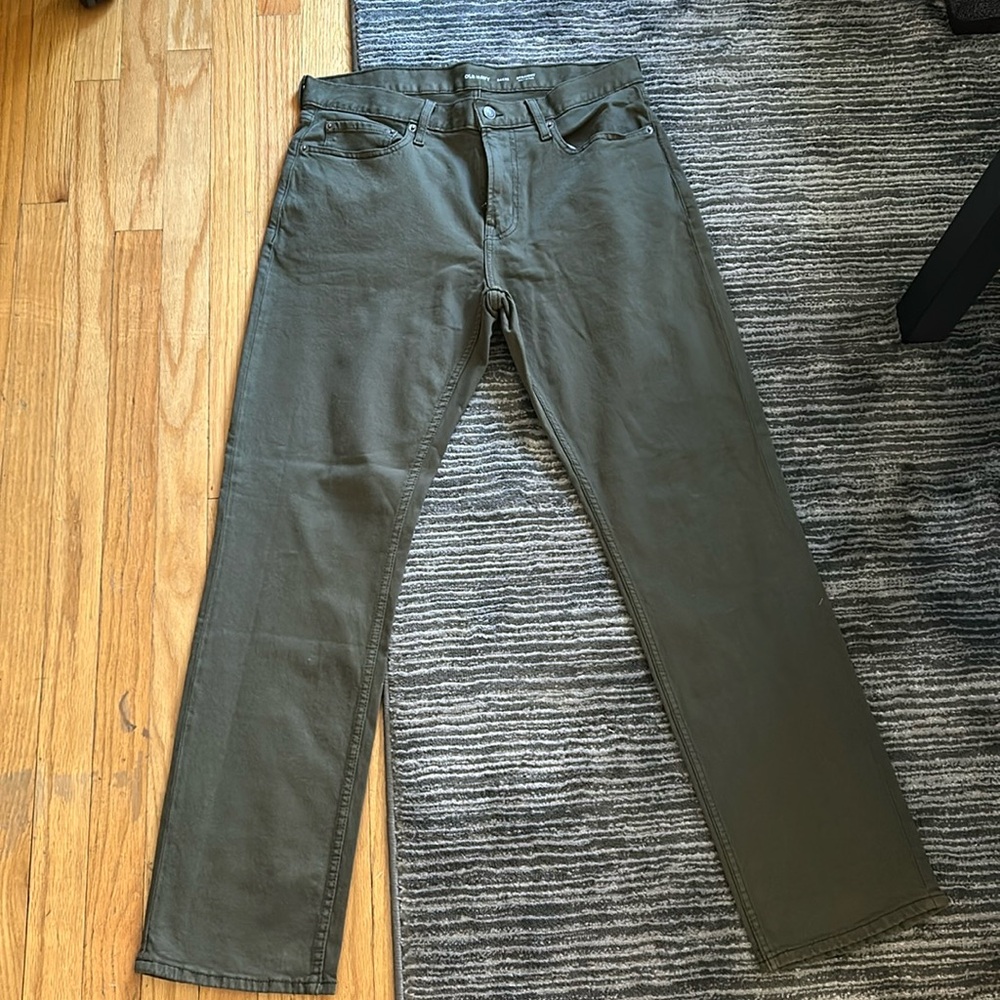 Army green straight leg men’s jeans